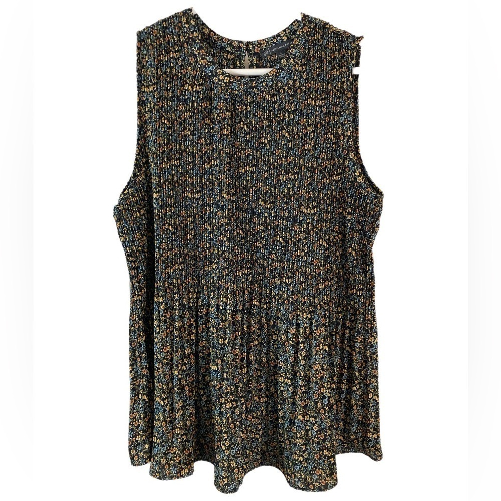Sleeveless pleated floral blouse